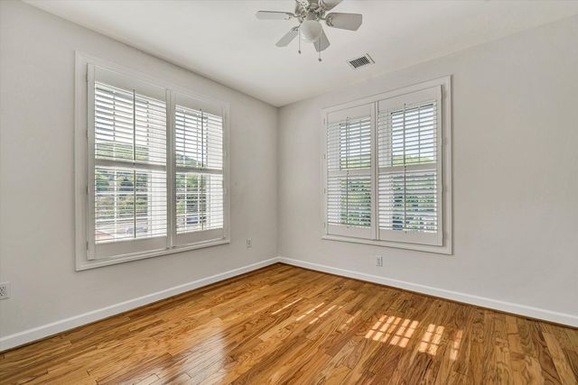 225 23rd St SW Apt 205, Roanoke, VA 24014