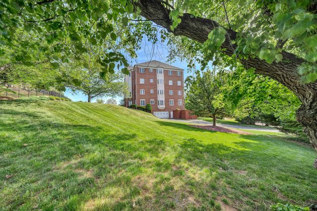 225 23rd St SW Apt 205, Roanoke, VA 24014