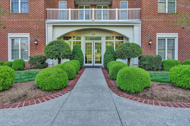 225 23rd St SW Apt 205, Roanoke, VA 24014