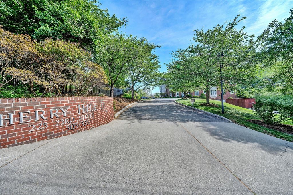 225 23rd St SW Apt 205, Roanoke, VA 24014