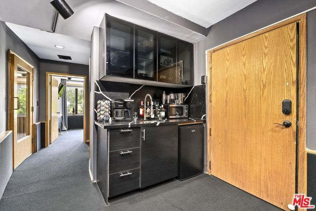 5940 Manola Way, Los Angeles, CA 90068