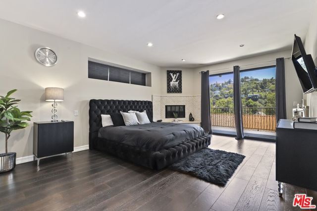 5940 Manola Way, Los Angeles, CA 90068