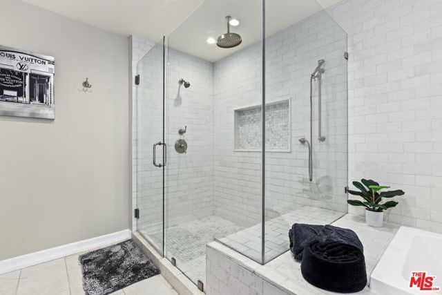 5940 Manola Way, Los Angeles, CA 90068