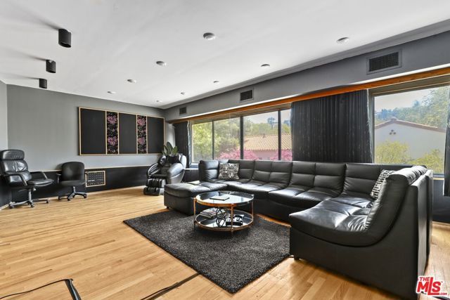 5940 Manola Way, Los Angeles, CA 90068