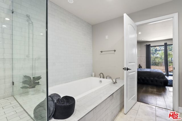 5940 Manola Way, Los Angeles, CA 90068