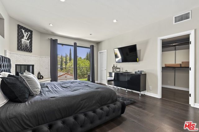 5940 Manola Way, Los Angeles, CA 90068