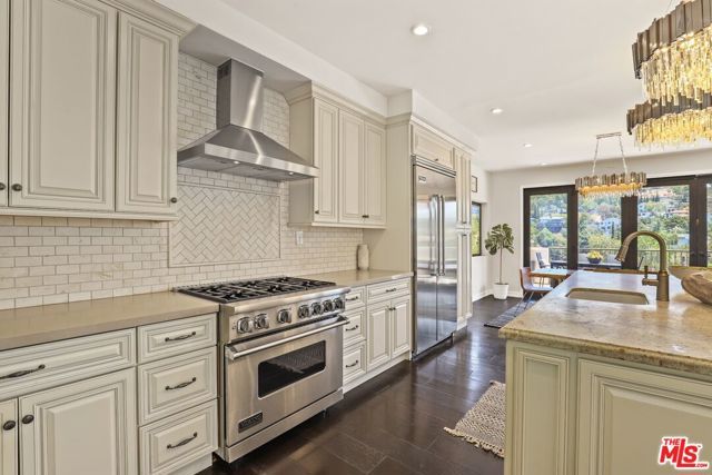 5940 Manola Way, Los Angeles, CA 90068