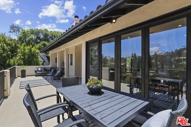 5940 Manola Way, Los Angeles, CA 90068