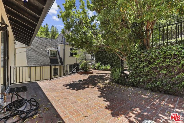 5940 Manola Way, Los Angeles, CA 90068