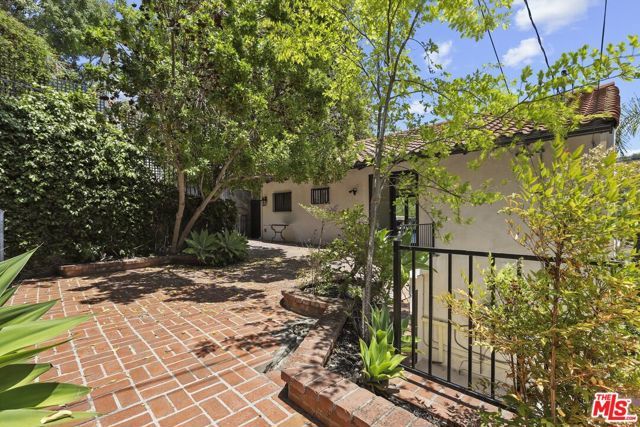 5940 Manola Way, Los Angeles, CA 90068