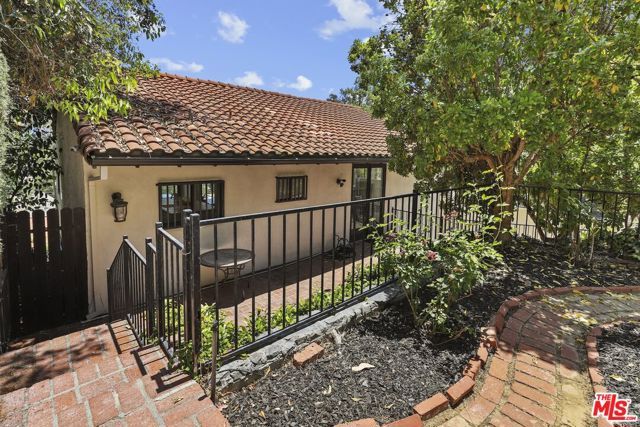 5940 Manola Way, Los Angeles, CA 90068