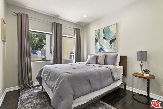 5940 Manola Way, Los Angeles, CA 90068