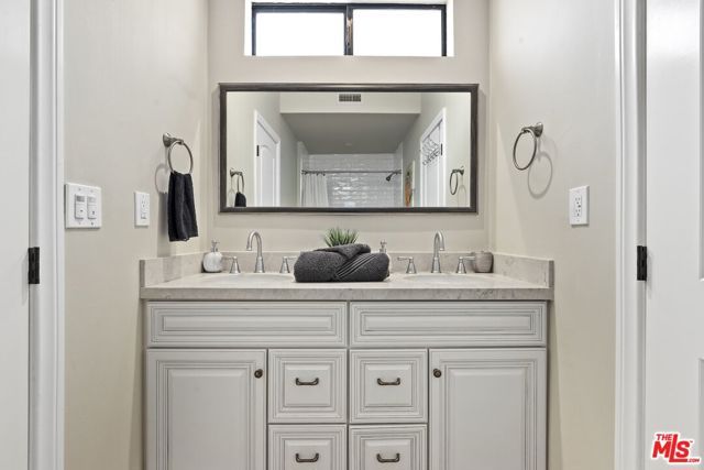 5940 Manola Way, Los Angeles, CA 90068