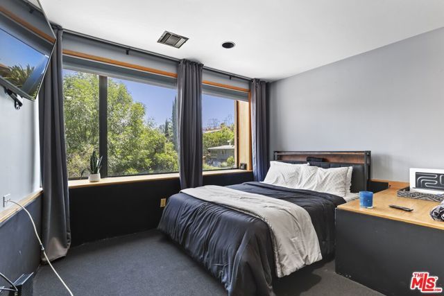 5940 Manola Way, Los Angeles, CA 90068