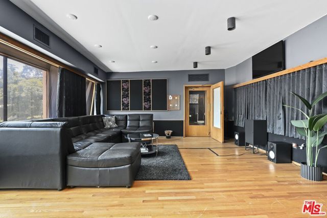 5940 Manola Way, Los Angeles, CA 90068