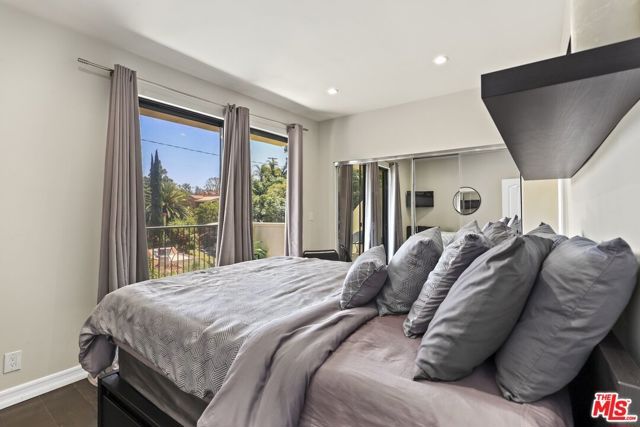 5940 Manola Way, Los Angeles, CA 90068