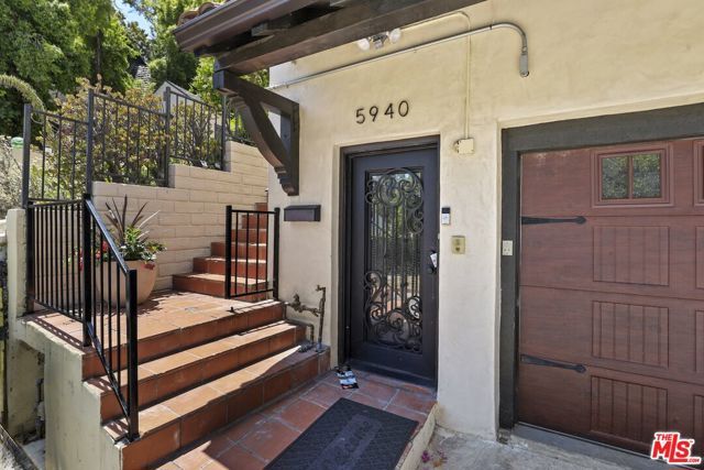 5940 Manola Way, Los Angeles, CA 90068