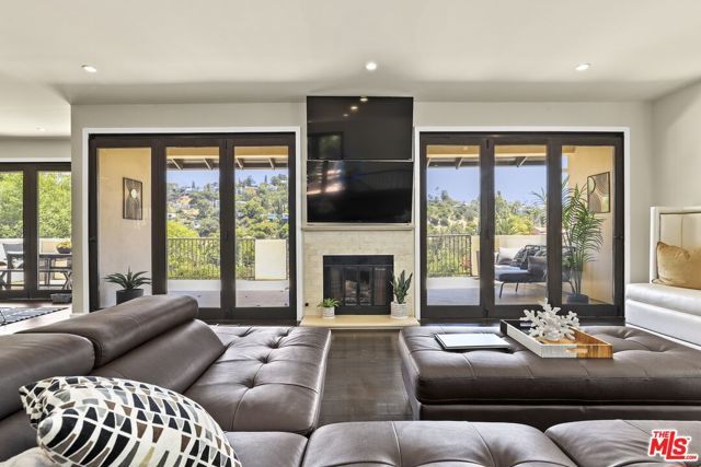 5940 Manola Way, Los Angeles, CA 90068