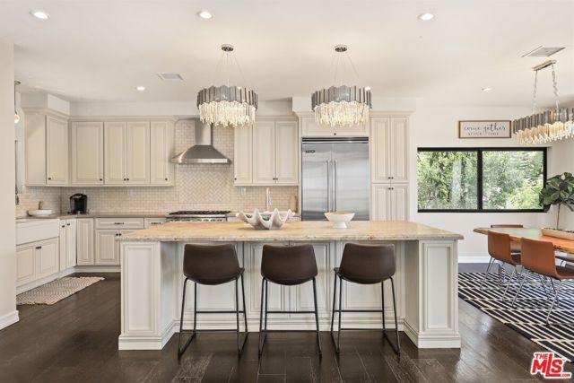 5940 Manola Way, Los Angeles, CA 90068