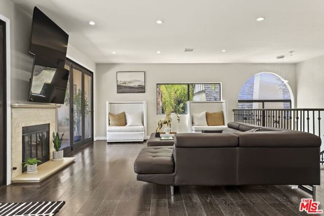 5940 Manola Way, Los Angeles, CA 90068