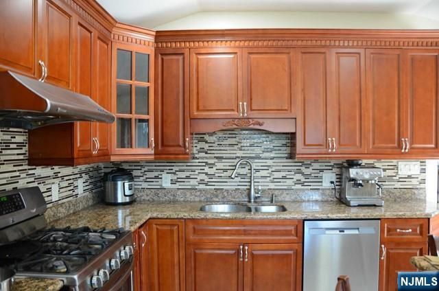 397 Hickory Avenue, Paramus, NJ 07652