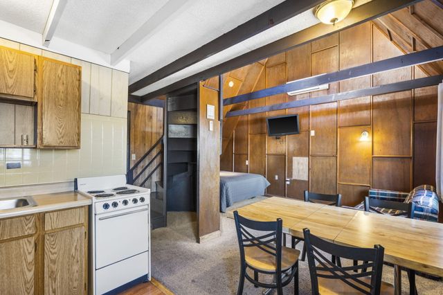 273 Deep Water Circle, Reeds Spring, MO 65737