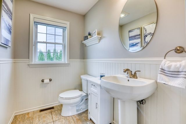 44 Gedney Dr, Peabody, MA 01960