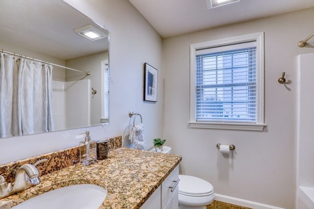 44 Gedney Dr, Peabody, MA 01960