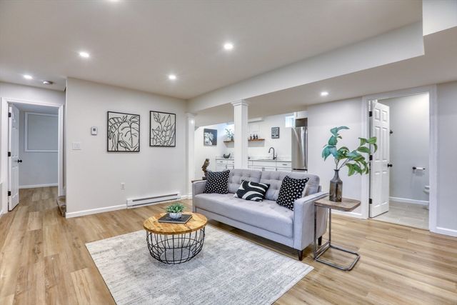 44 Gedney Dr, Peabody, MA 01960