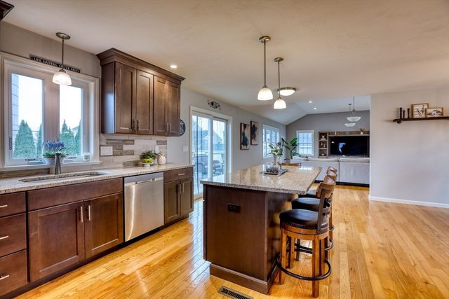 44 Gedney Dr, Peabody, MA 01960