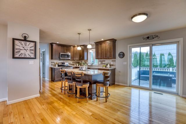 44 Gedney Dr, Peabody, MA 01960