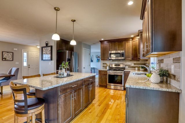 44 Gedney Dr, Peabody, MA 01960