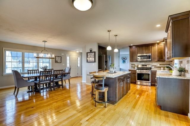 44 Gedney Dr, Peabody, MA 01960