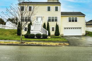 44 Gedney Dr, Peabody, MA 01960