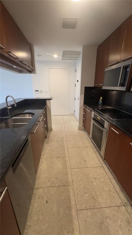 901 Brickell Key Boulevard 1102, Miami, FL 33131