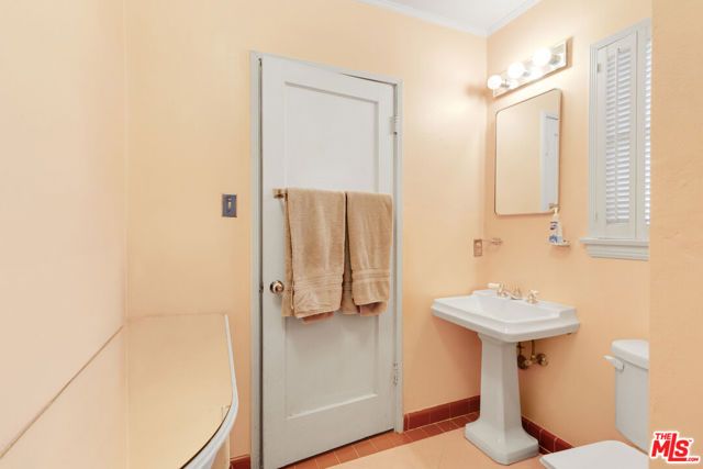 11737 Bellagio Road, Los Angeles, CA 90049
