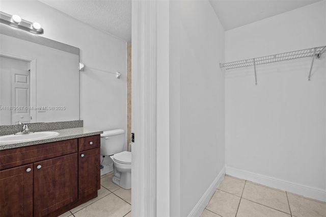 2437 W 78th St 101, Hialeah, FL 33016