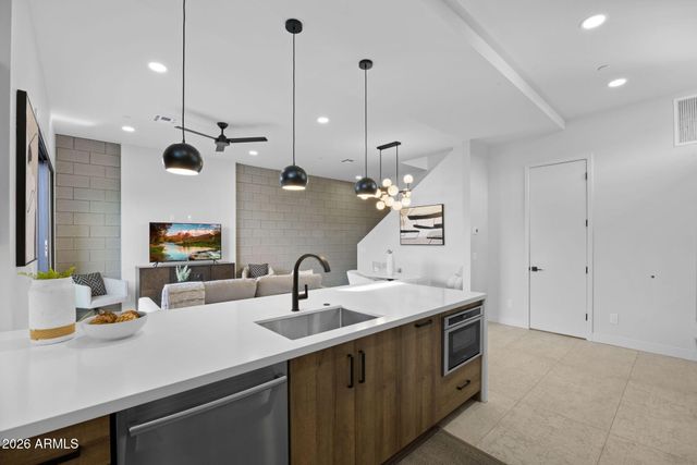 377 E WINDSOR Avenue 13, Phoenix, AZ 85004
