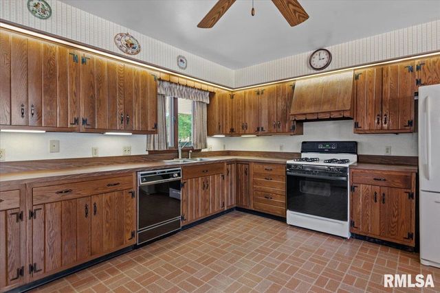 35 PROVIDENCE Lane, Springfield, IL 62711