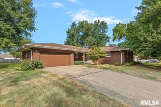 35 PROVIDENCE Lane, Springfield, IL 62711