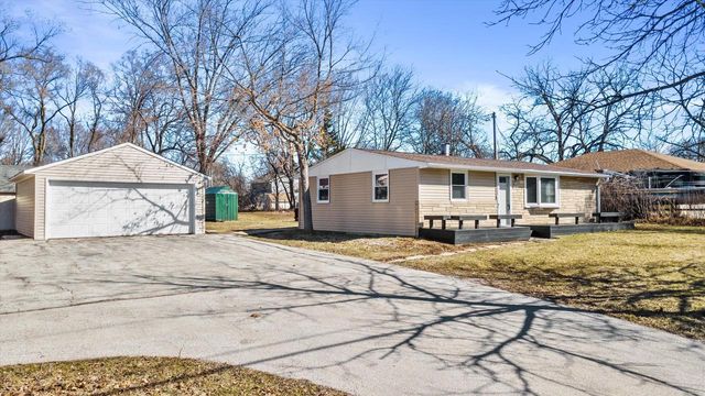 N96W16012 County Line ROAD, Germantown, WI 53022