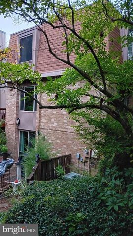 6010 TIMBER HOLLOW LN, Springfield, VA 22152
