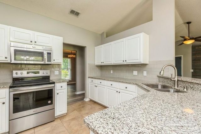 6531 Bellingham St, Navarre, FL 32566