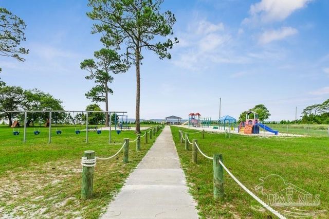 6531 Bellingham St, Navarre, FL 32566