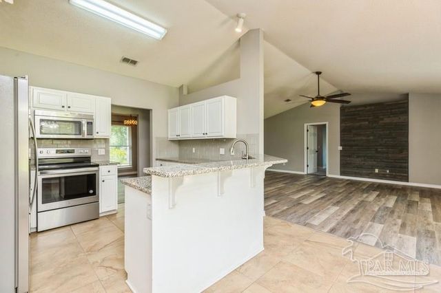 6531 Bellingham St, Navarre, FL 32566