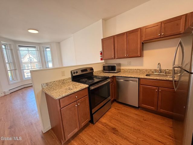 372 Clinton Avenue, Albany, NY 12206