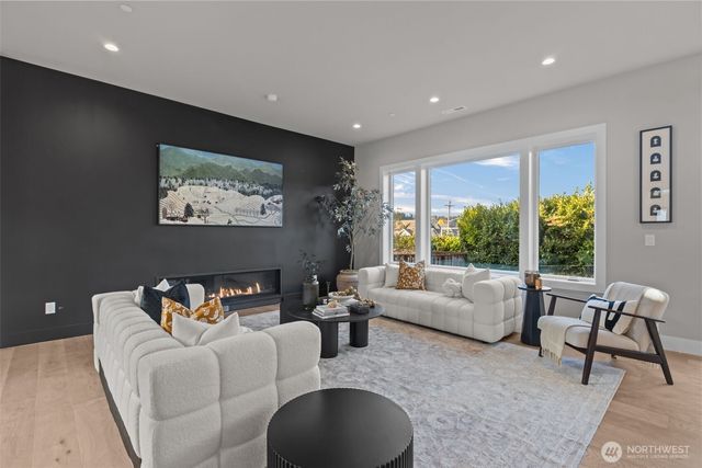 904 N 33rd Place, Renton, WA 98056