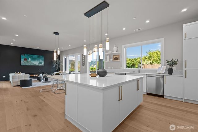 904 N 33rd Place, Renton, WA 98056