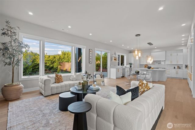 904 N 33rd Place, Renton, WA 98056