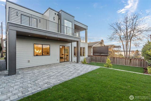 904 N 33rd Place, Renton, WA 98056